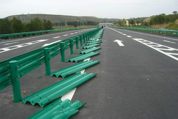 六盘水波形护栏的维护与管理确保道路安全的关键步骤