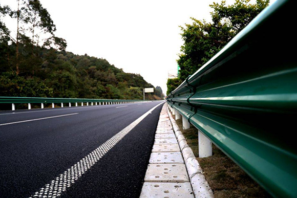 六盘水高速公路护栏的常用类型
